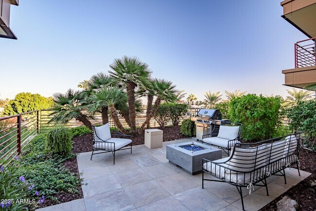 Building Photo - 7167 E Rancho Vista Dr