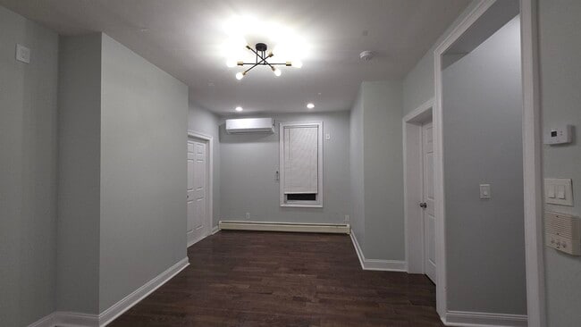 Building Photo - 712 17th St