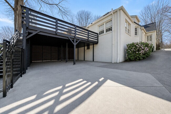 Building Photo - 578 Montgomery Ferry Dr NE