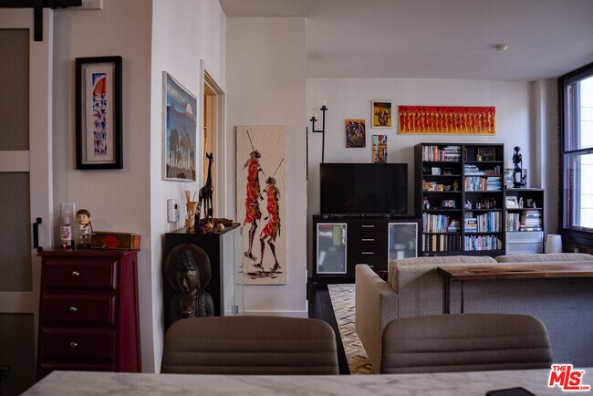 Building Photo - 460 S Spring St