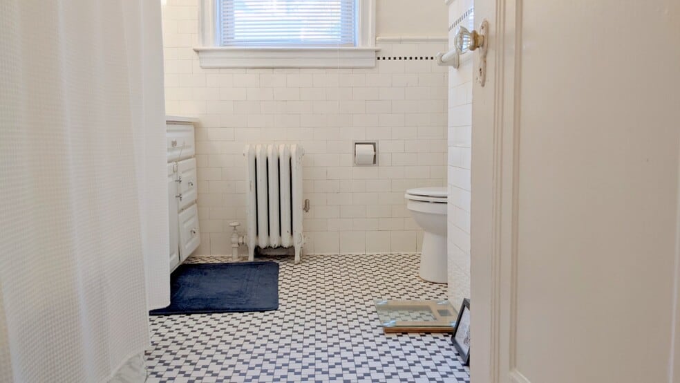 Building Photo - 171 8th St