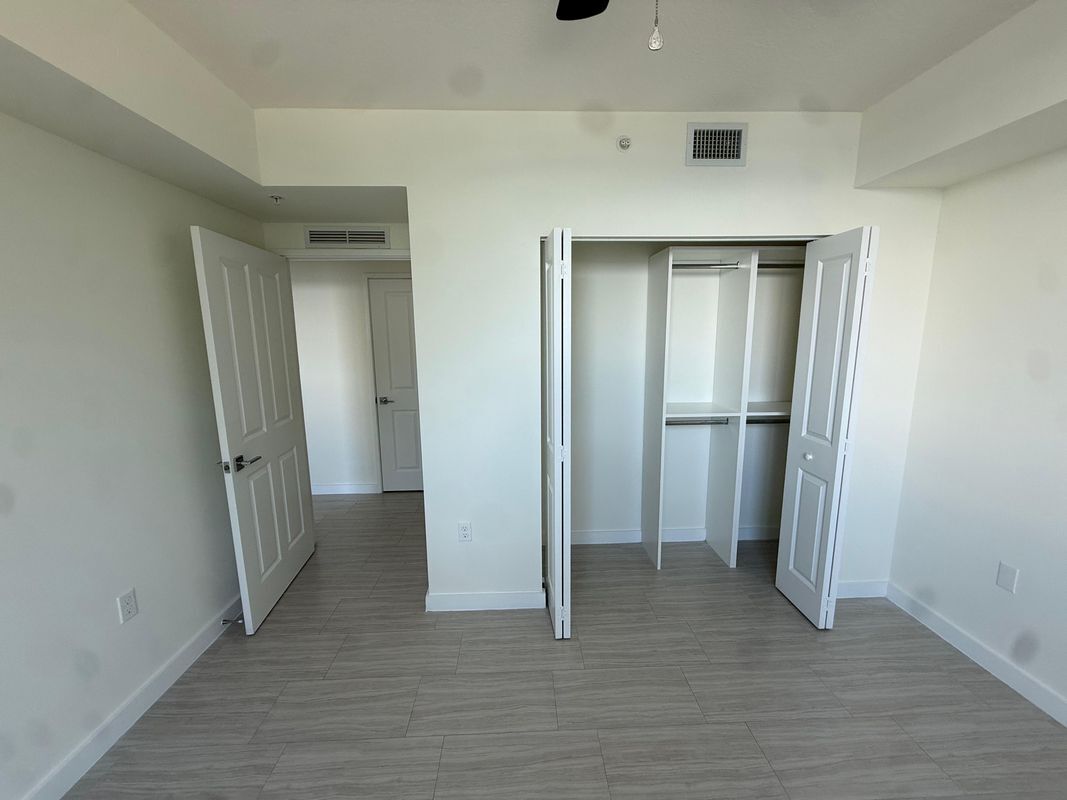 Building Photo - 551 NE 39th St