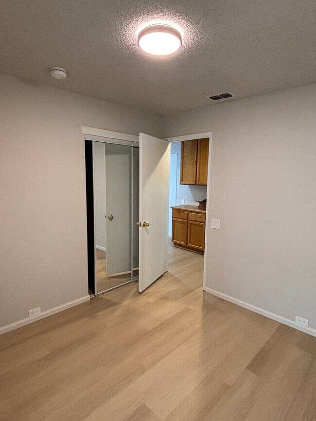 Building Photo - 8079 Darien Cir