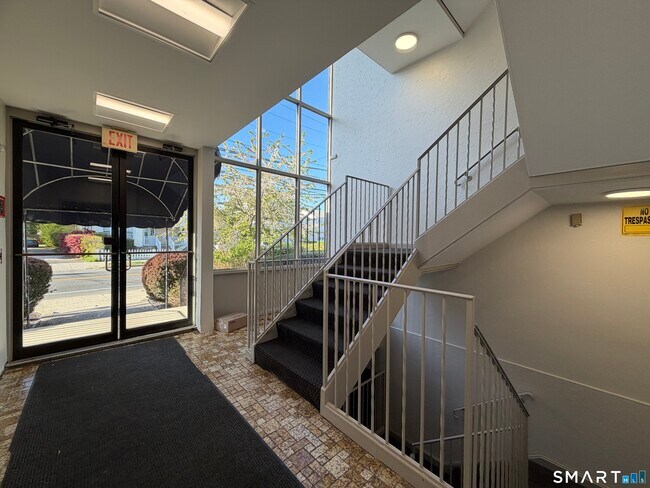 Building Photo - 69 Cove Rd