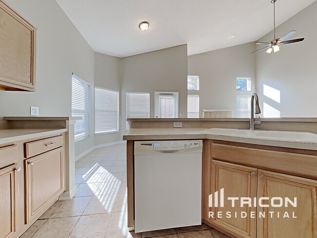 Building Photo - 1360 Holly Glen Run