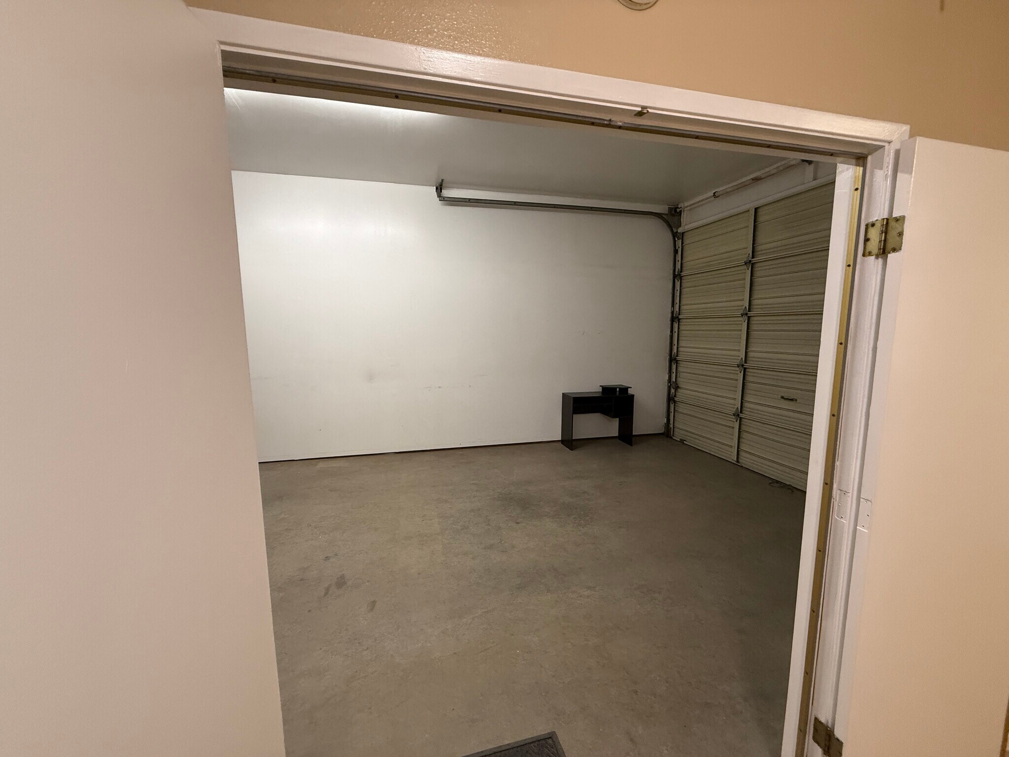 Bonus room into garage - 15936 Lime St