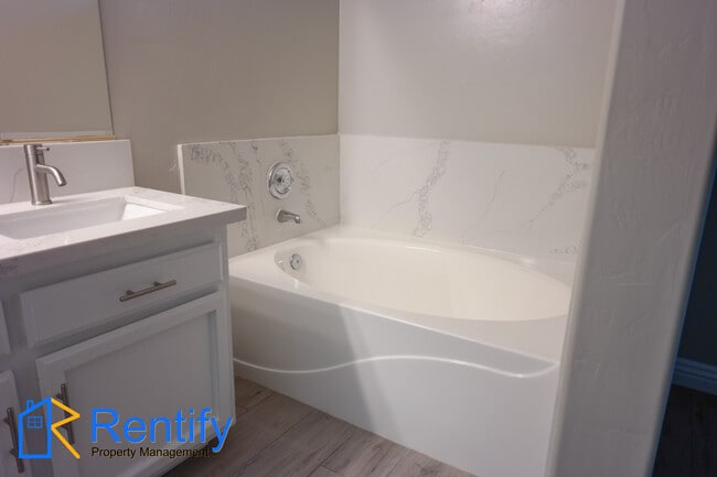 Building Photo - 3908 White Sands Dr