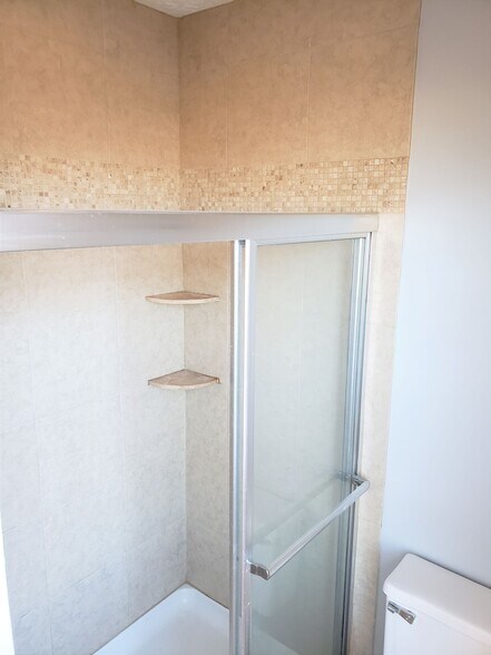 19 Jarrow Mst Bath 2 sm - 2193 Jarrow Dr