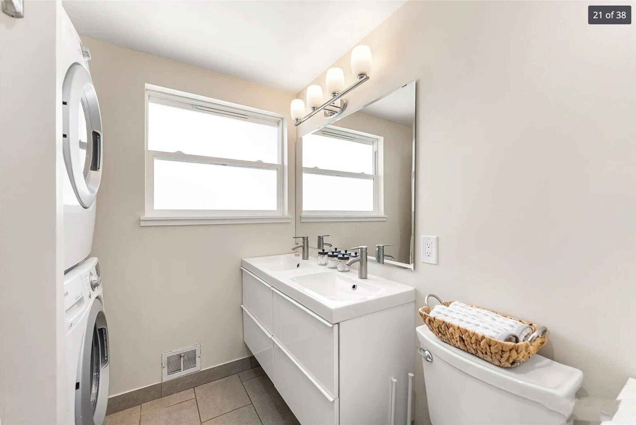 Building Photo - 1588 Alki Ave SW