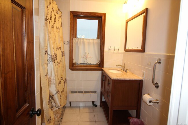 Building Photo - 88-82-88-62 62nd Dr