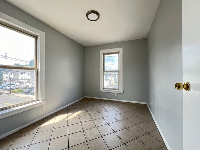 35 William St 3L - 31 William St