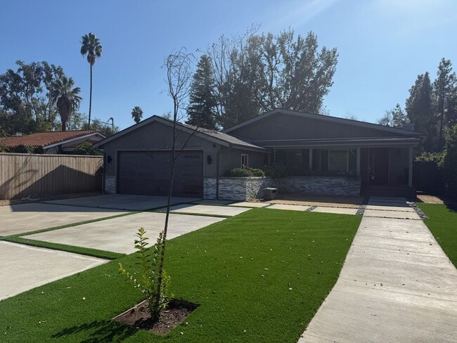 Building Photo - Single story - 3 bedroom, 3 bath + bonus room