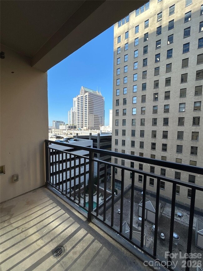 Building Photo - 230 S Tryon St