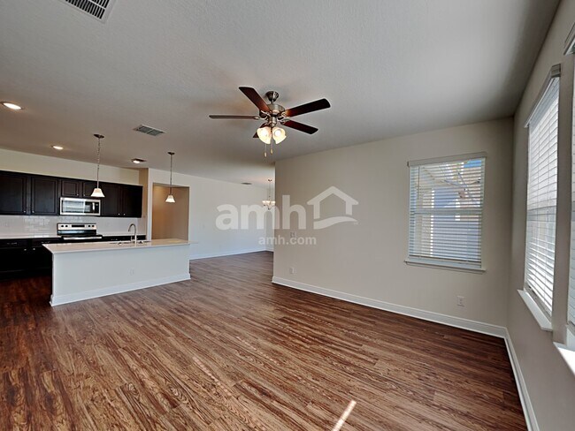 Building Photo - 1159 Sky Lks Dr