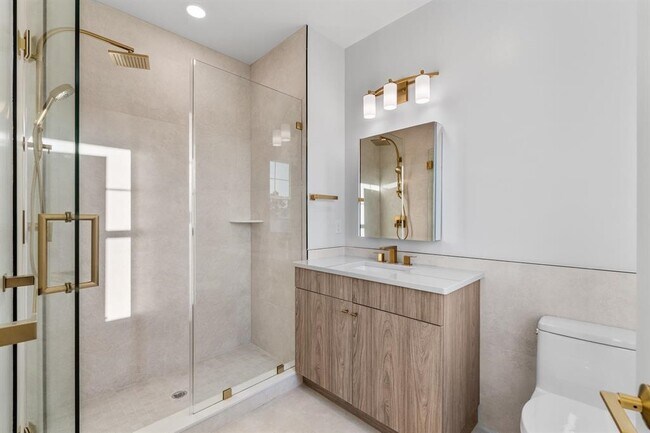 Building Photo - 525 AVENUE E