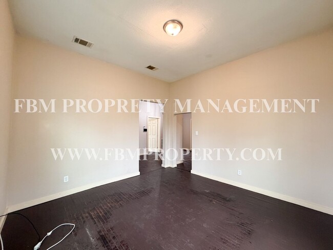 Building Photo - 741 W Park Ave