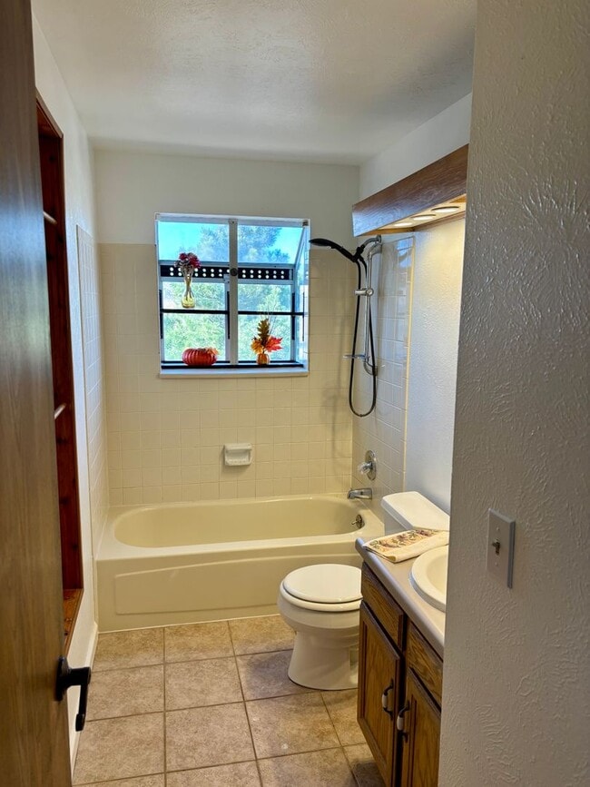 Building Photo - Remodeled 3bd 2ba ready for rent in Fox Hill neighborhood Aurora CO