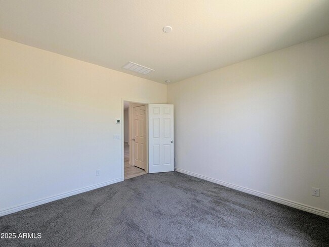 Building Photo - 6952 W Golden Ln
