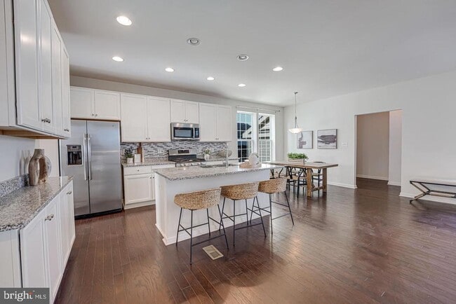 Building Photo - 317 Foxglove Way