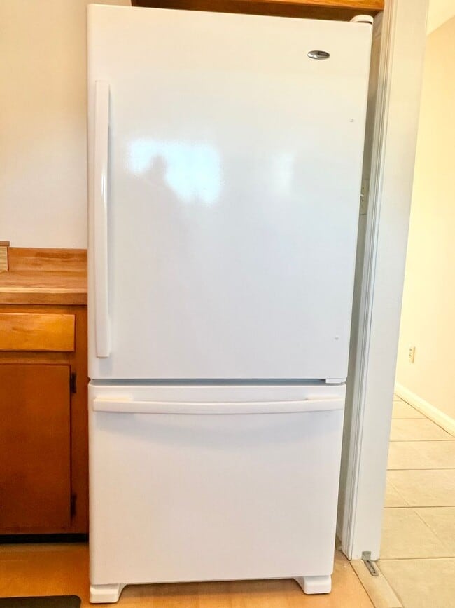 Building Photo - ***Waterfront Condo W/S/T INCLUDED!