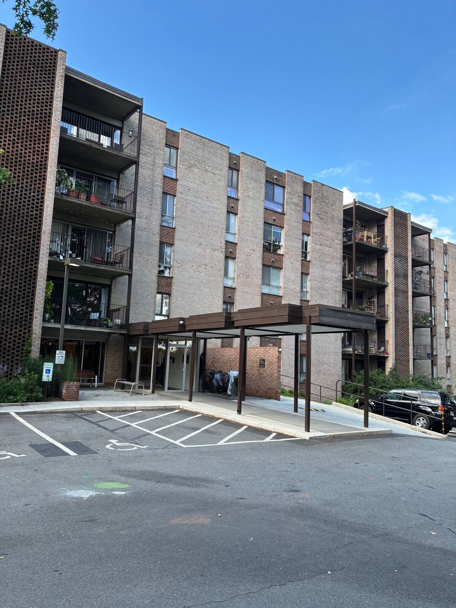 The Towers - 511 1st St N