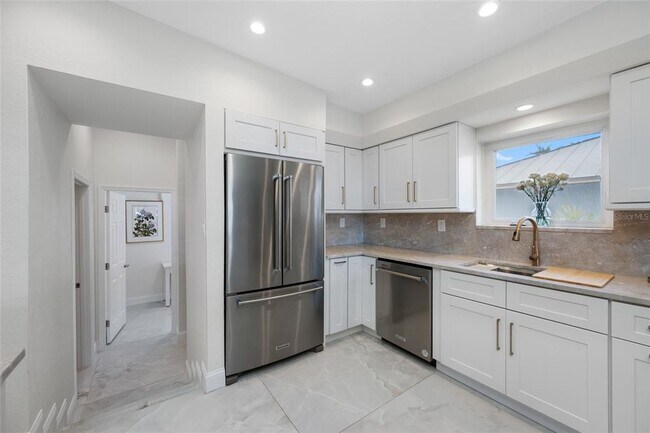 Building Photo - 540 59th Ave