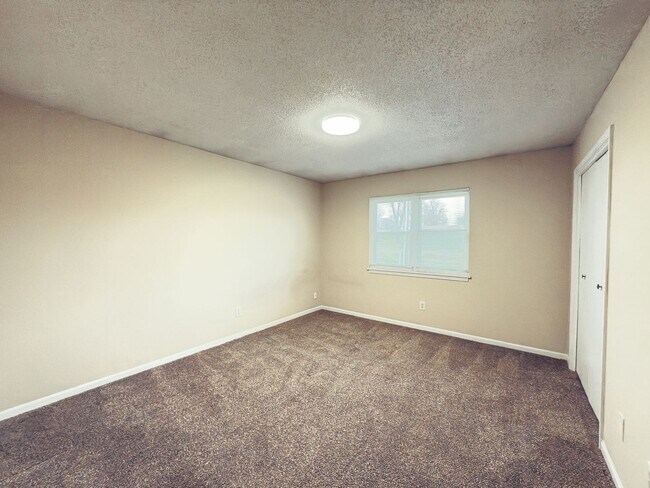 Building Photo - 2503-2503 E Morris Dr