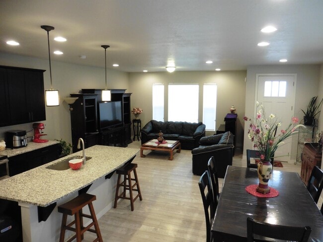 Building Photo - 3518 W Waterbury Dr