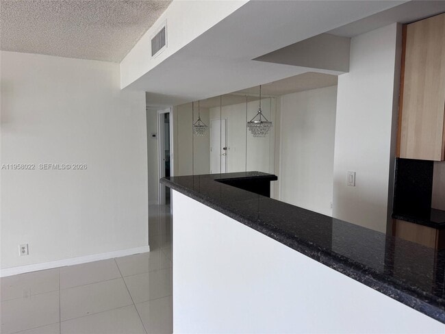 Building Photo - 2821 N Miami Beach Blvd