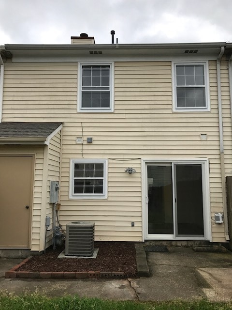Building Photo - 3 Bedroom Townhouse in Virginia Beach