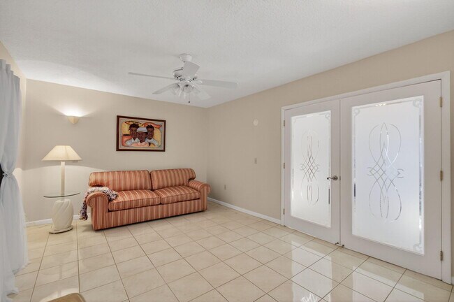Building Photo - 2925 Riviera Dr