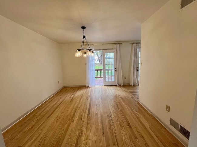 Building Photo - Townhome in a Great Community! 3bd/2.5ba