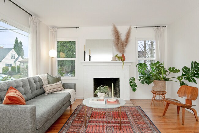 Building Photo - 1330 NE Church St