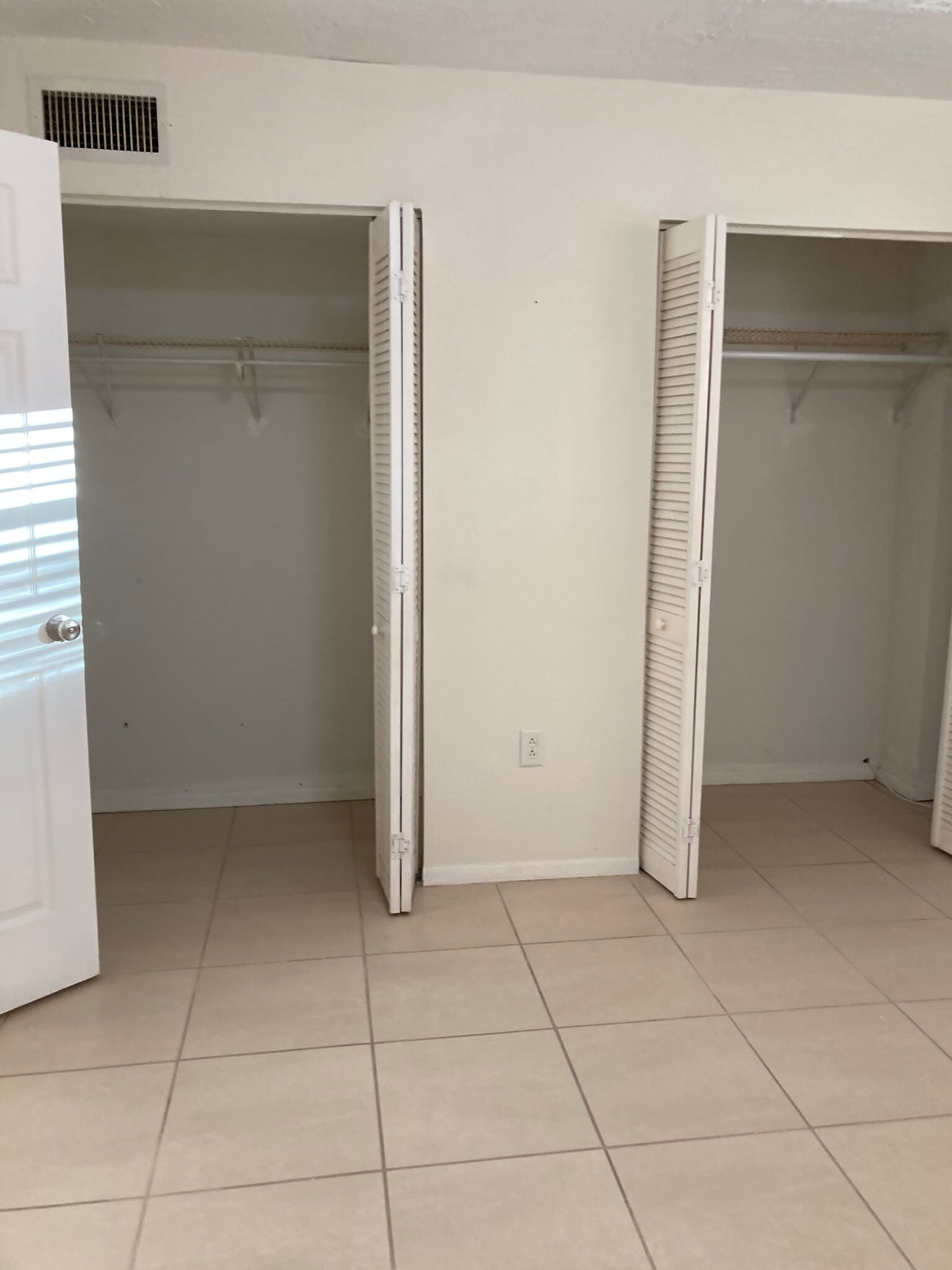 Large closets - 917 Red Bird Rd