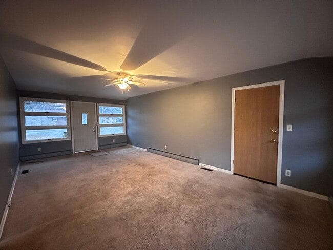 Building Photo - 206 Oak Hill Dr