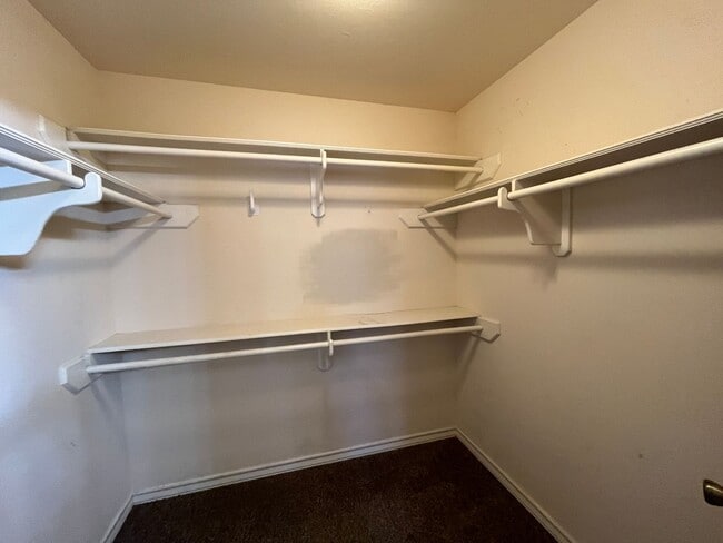 Building Photo - BRICK HOME QUICK COMMUTE TO CROSSTOWN SOUTH