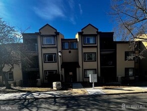 Building Photo - 2112 Sayre Dr