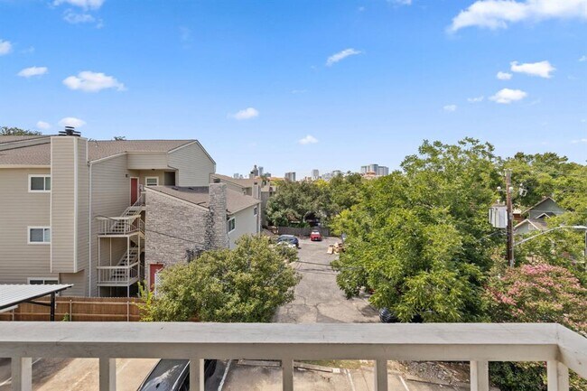 Building Photo - 3115 Helms St
