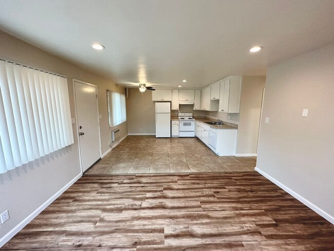 Building Photo - 9906 Buena Vista Dr