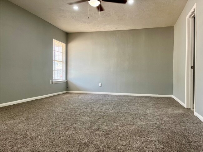 Building Photo - 8308 John St