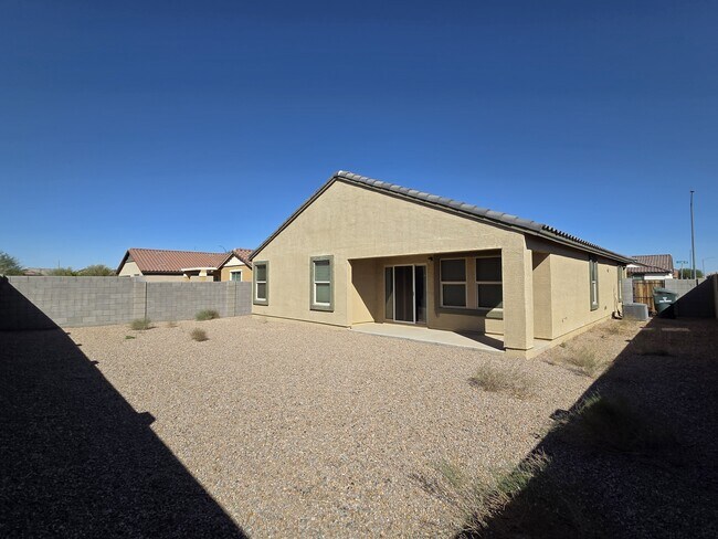 Building Photo - 2061 E Julian Dr