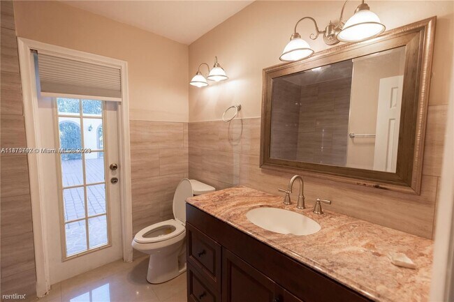 Building Photo - 4 br, 3.5 bath House - 4905 Harrison St # ...