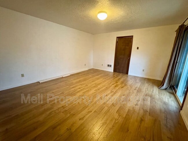 Building Photo - 10 Campfire Ct