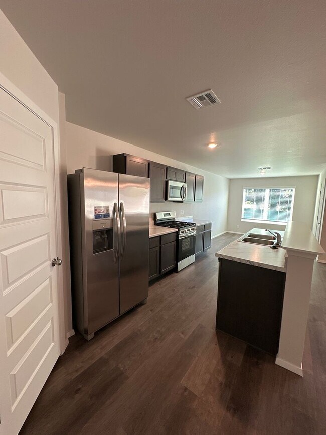 Building Photo - Now Pre-Leasing! Charming 4-Bedroom, 2-Bath Home in Broken Arrow
