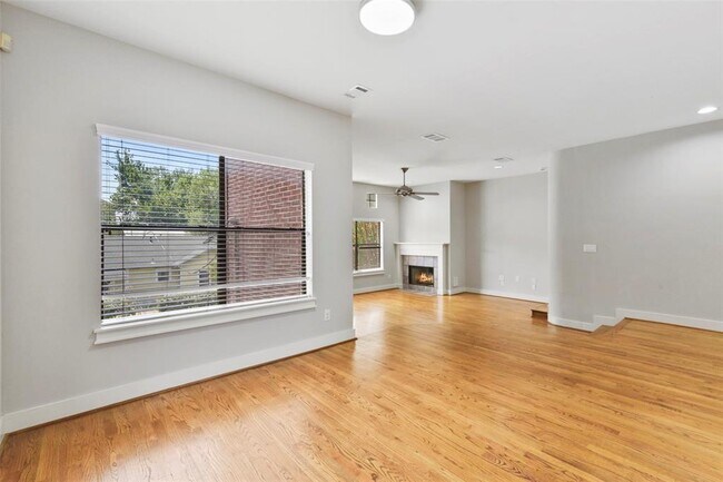 Building Photo - 1604 Reinerman St