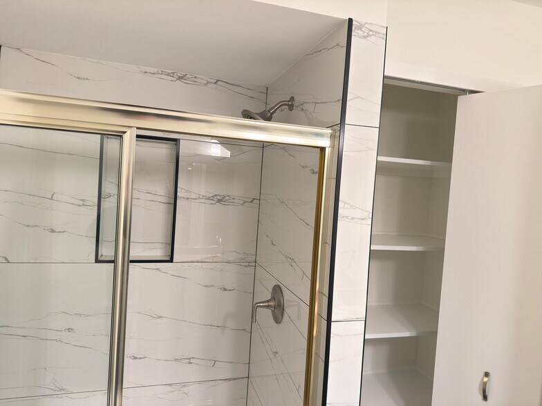 Building Photo - 6619 Ridgefield Cir