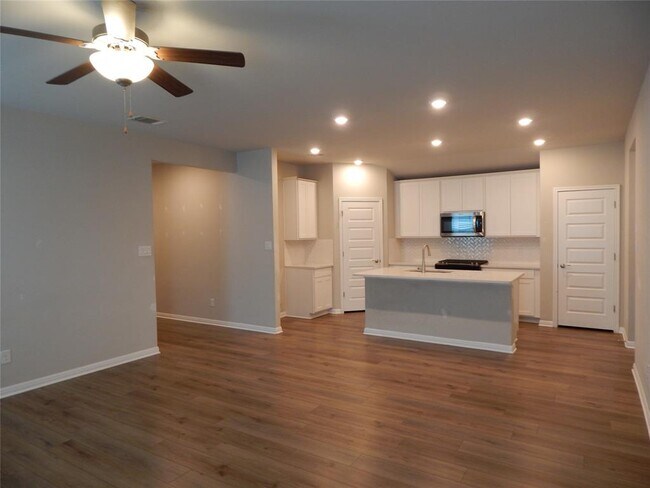 Building Photo - 126 Fairmeadow Downs Dr