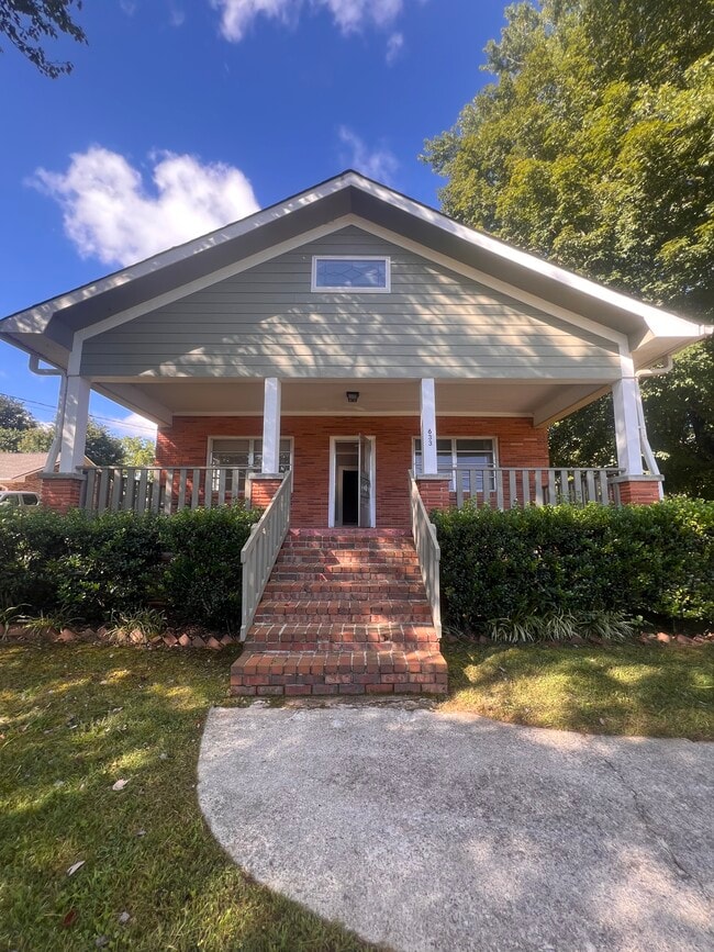 Primary Photo - 633 Miller St