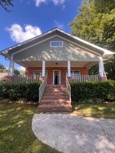 Building Photo - 633 Miller St