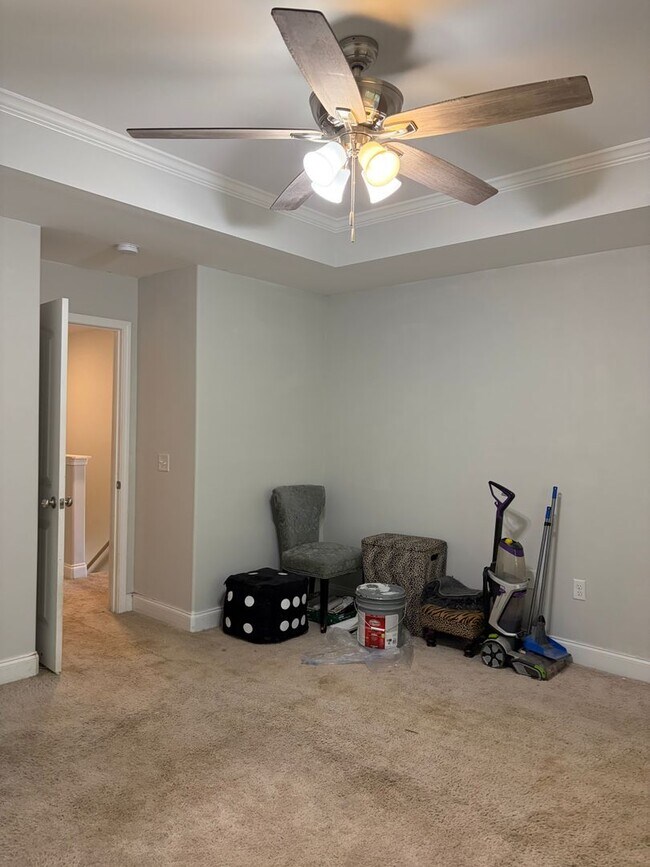 Building Photo - AVAILABLE NOW! (Pet Friendly)